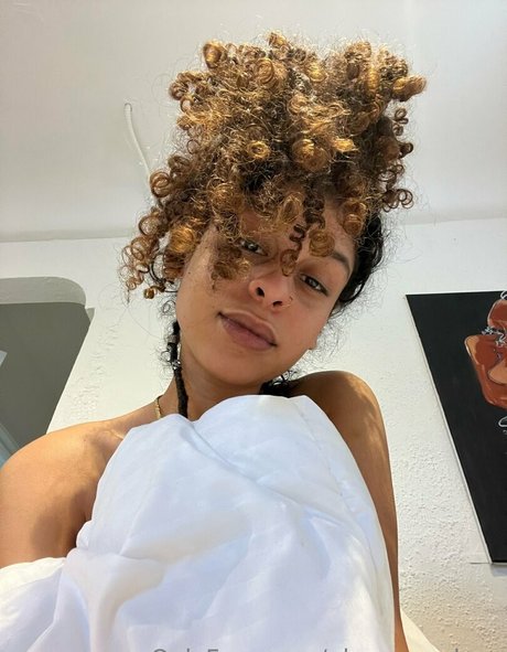 pleasemedusa modèle pornographique collection