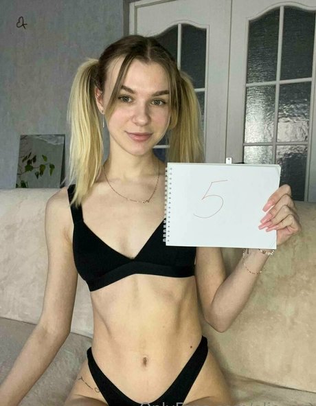 elia roz modèle images