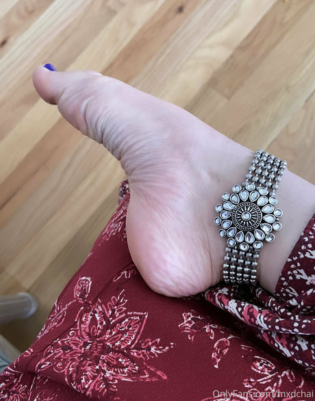 fille courbée dà côté onlyfans porno chaud photo