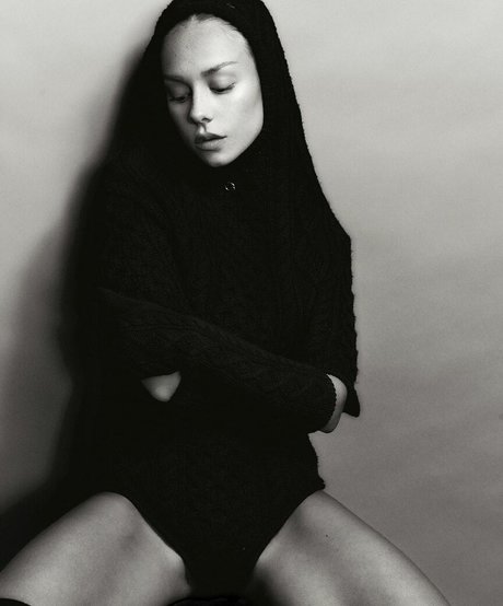 Ester Exposito star du porno parfaite image