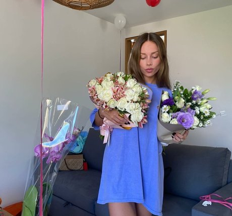 Ester Exposito art modèle images