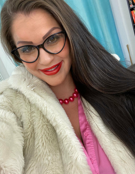 a j realone actrice nue galerie