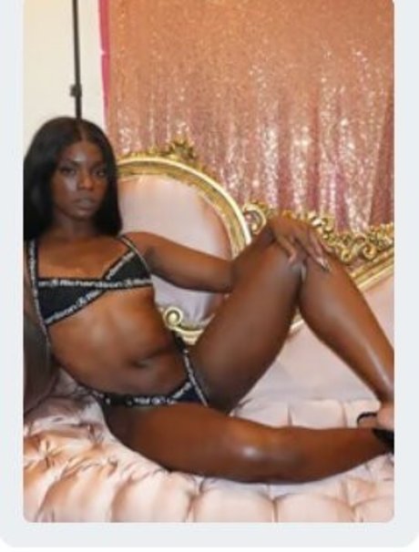 vieille milf onlyfans assez nue photo