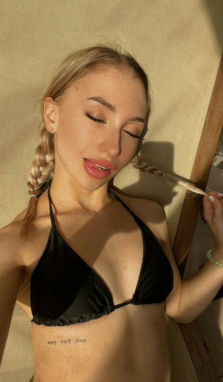 adolescent maigre onlyfans nus chauds image