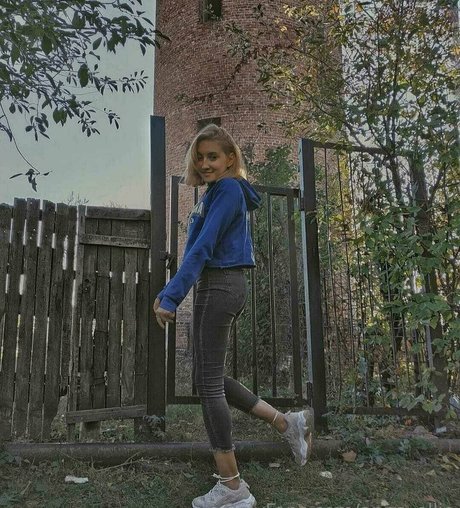 anna ellie modèle gratuit images