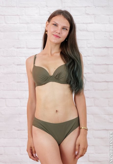 Adrianna Babin actrice érotique galerie