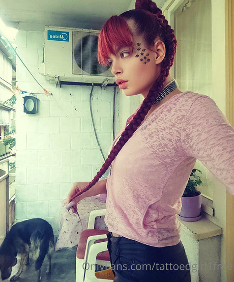 tattoedgirl1free star du porno adulte photos