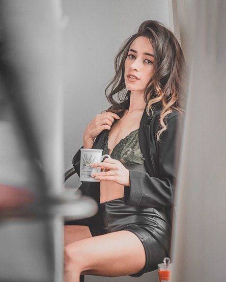 Eva Lujan star du porno adulte des photos