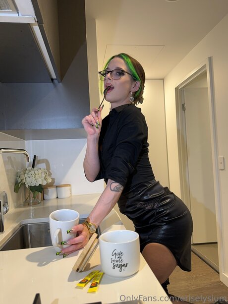 Eris Elysium modèle sexy galerie