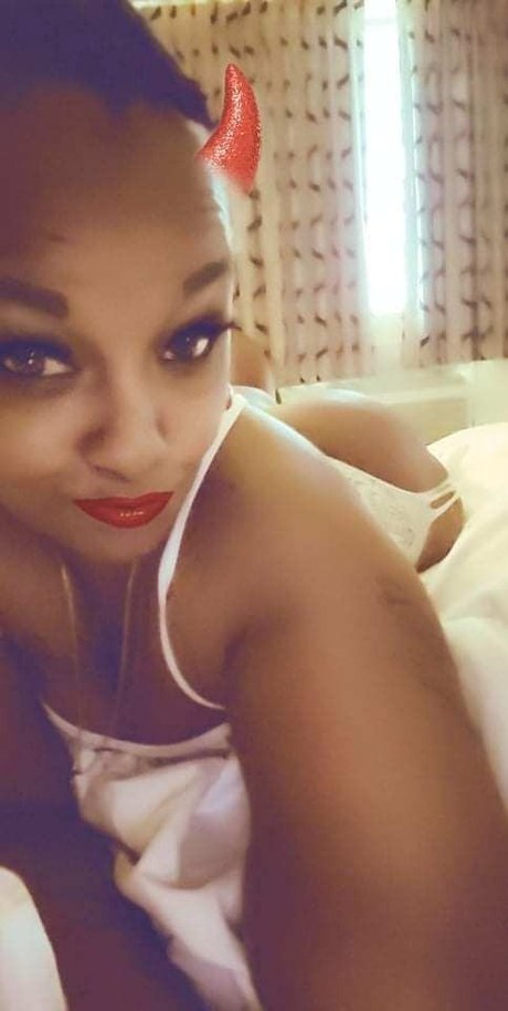 MONICA PRATT xxx étoile des photos