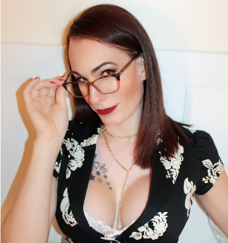 Ms Julia Epiphany actrice artistique des photos