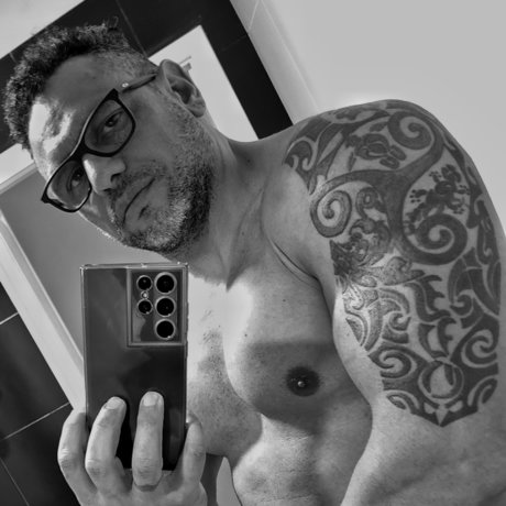 Gaby Fitness nus star du porno image