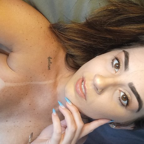 N Roberta étoile chaude galerie