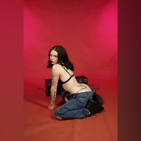 Desolation_ modèle xxx archive