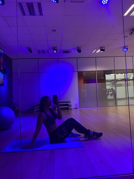 Natasha Zevanya modèle xxx galeries