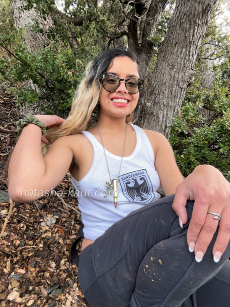 Natasha Kaur Hairy Indian Babe belle étoile archive