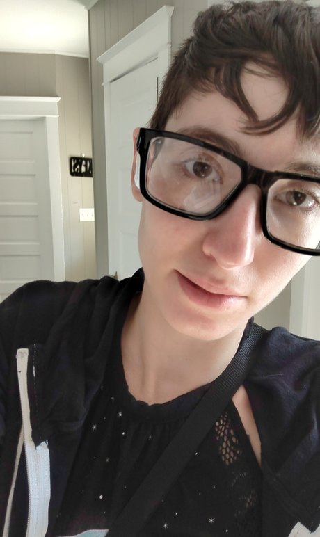 Eiko Tenshi star exclusive galeries