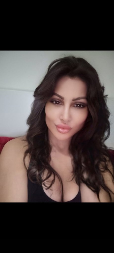 Sarayma modèle porno photo