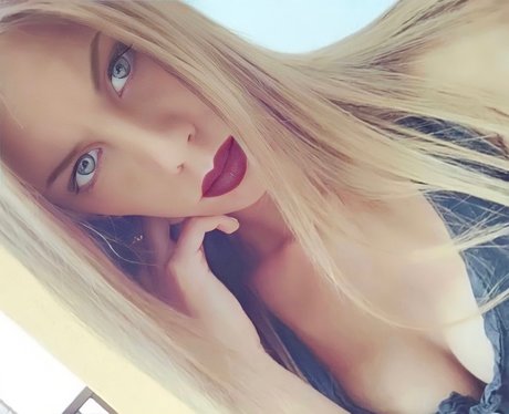 AniGi jolie star du porno photo