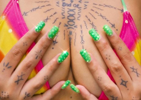 Nesian Tink star du porno de haute qualité des photos