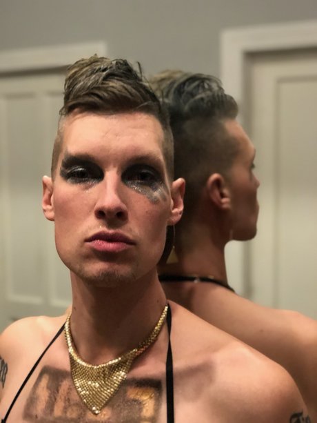 hella astrid haut modèle photos