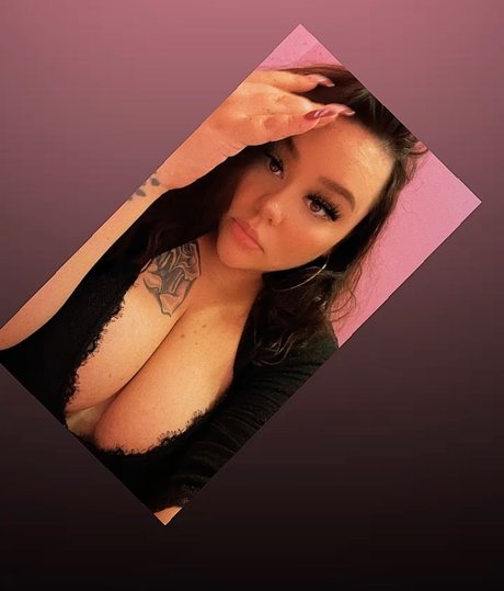 Nicki Baby modèle érotique des photos