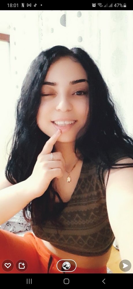 Nicoleta Ion modèle chaud collection