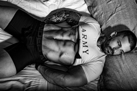 brunette onlyfans haut érotique images