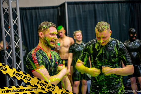 Biker Puppy modèle érotique photos