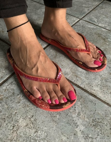 pujaprettyfeet actrice adulte archive