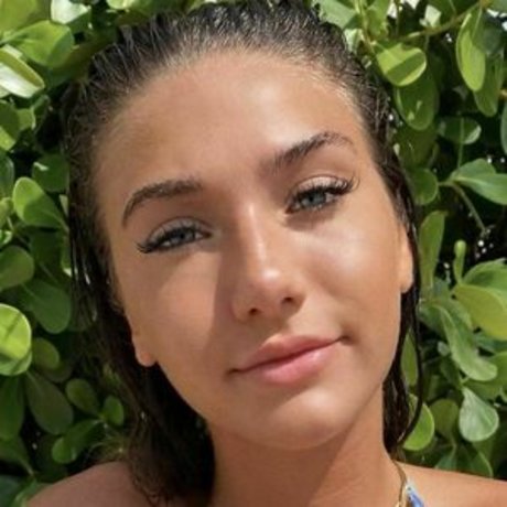 Olivia Mogan star érotique archive