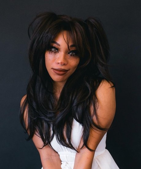 Kiera Please étoile de l'art galeries