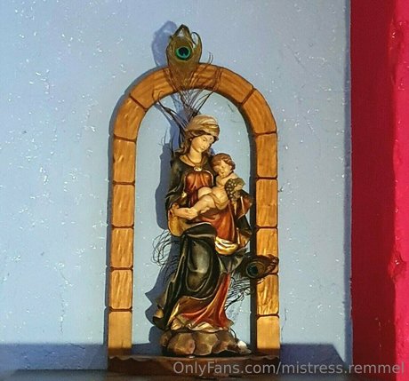 fille courbée dà côté onlyfans sympa gratuit galerie