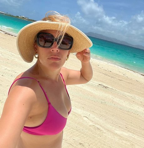 Busy Phillips star du porno hd img