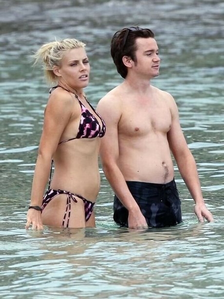 Busy Phillips actrice de nus photos