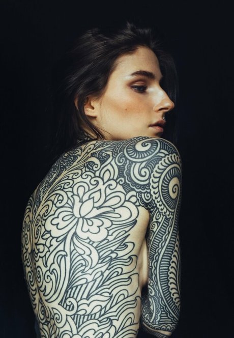 Noemie Doragon star du porno image