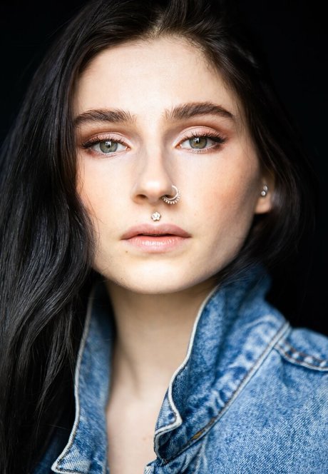 Noemie Doragon actrice érotique photo