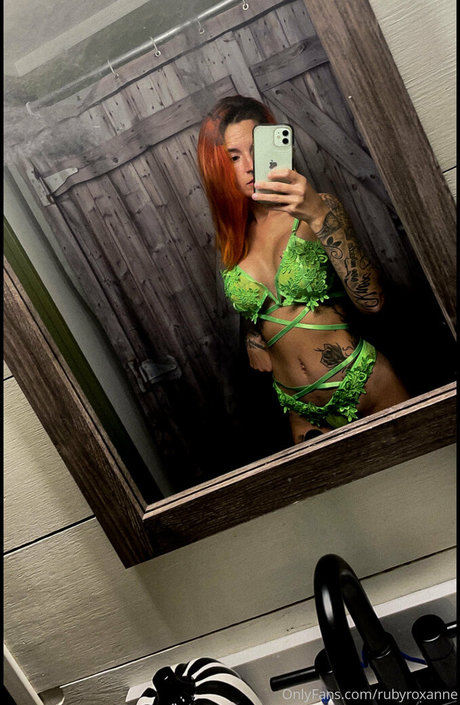 rubyroxanne modèle nu photos