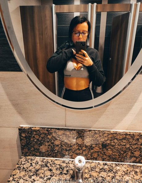 clarabella leo étoile sexy archive