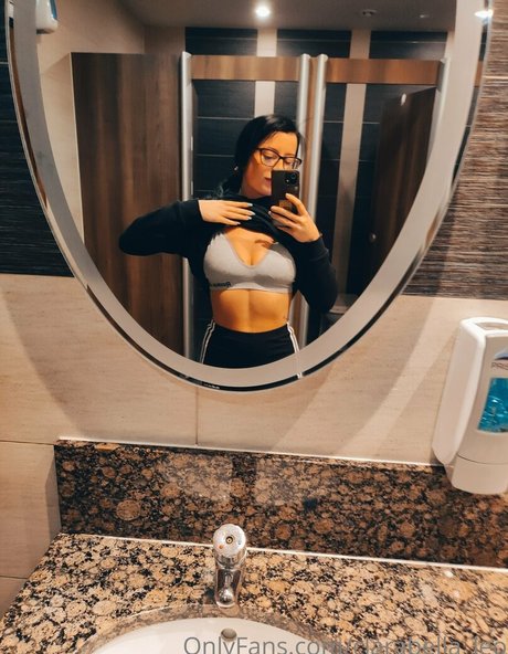 clarabella leo modèles nus des photos