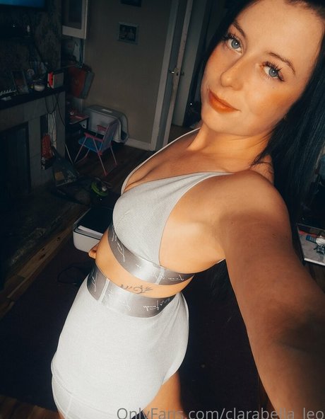 clarabella leo étoile chaude photo