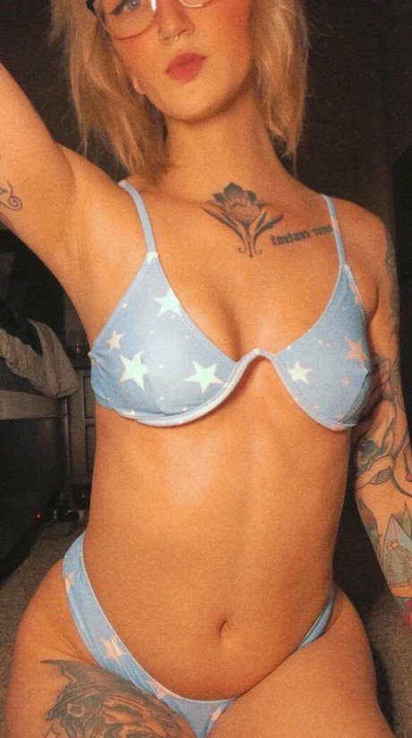 tatouages ​​blonds onlyfans xxx jolie collection