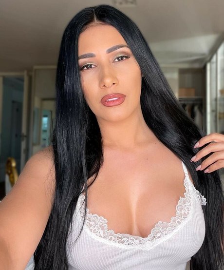 Simone E Simaria modèle pornographique galeries