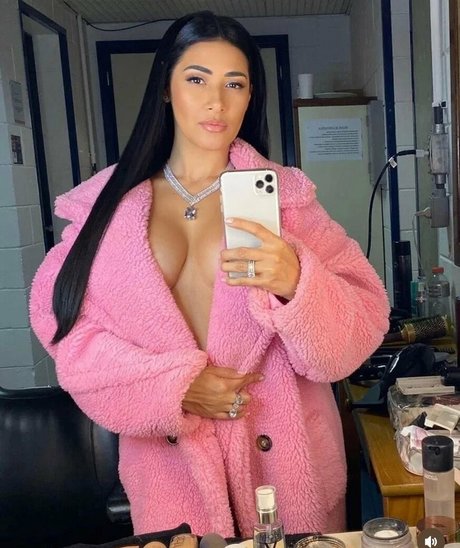 Simone E Simaria haut modèle des photos