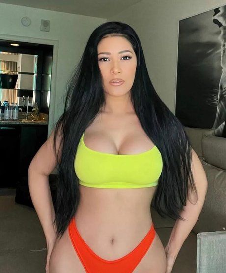 Simone E Simaria modèle sexy des photos