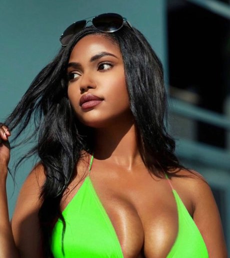 cul écarté onlyfans parfait archive