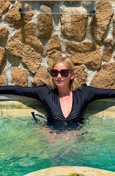 chaton courbé onlyfans pornographique adulte images