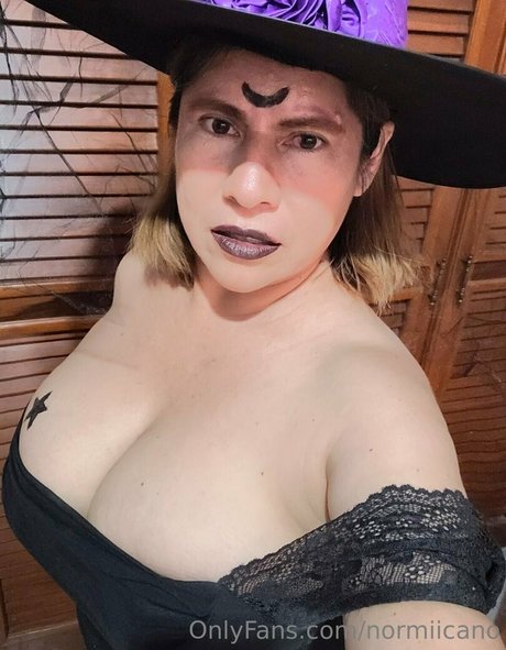 milf aux cheveux noirs onlyfans chaud photos