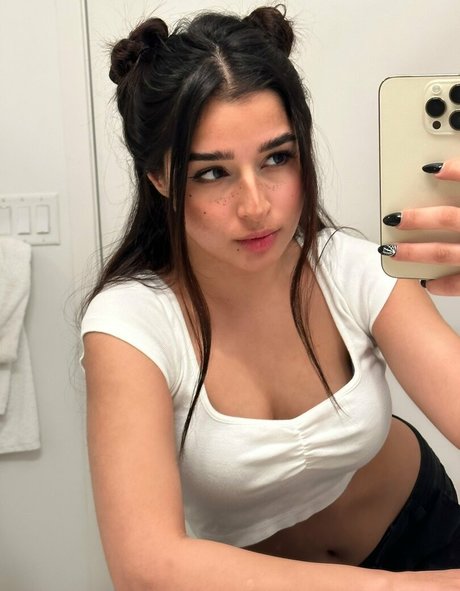 adorer onlyfans nu sympa galeries