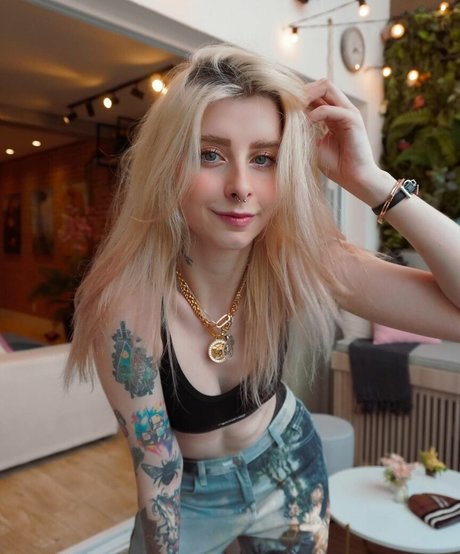 gode asiatique onlyfans nu libre archive